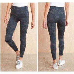 Spanx Look At Me Now Leggings in Black Camo - M